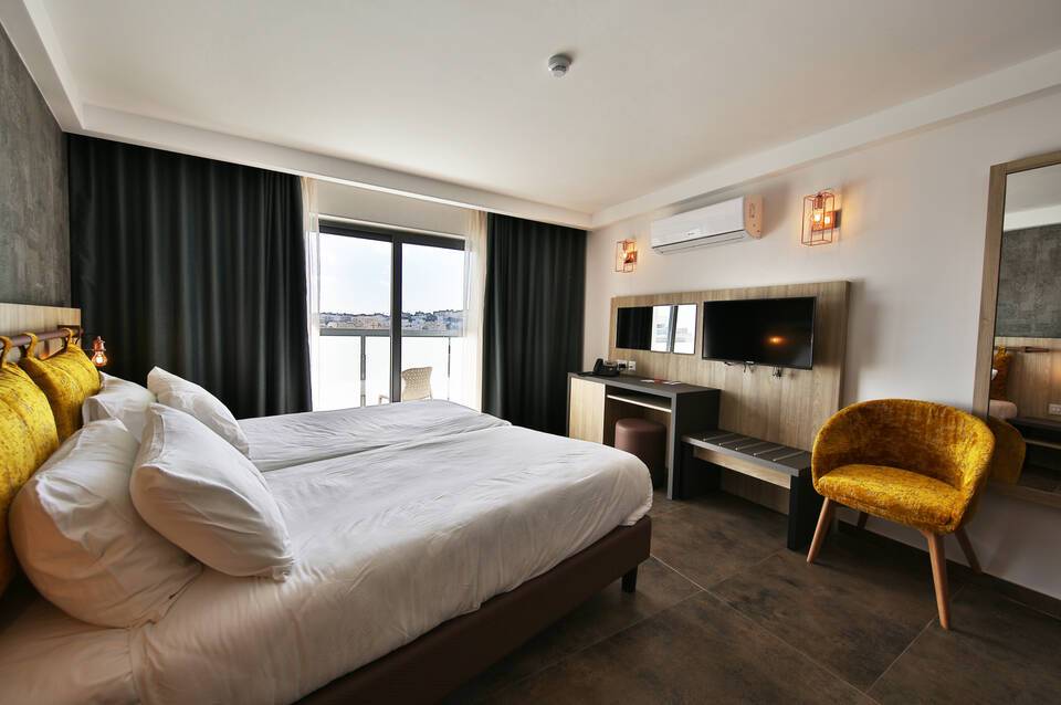 Ivy Hotel 2