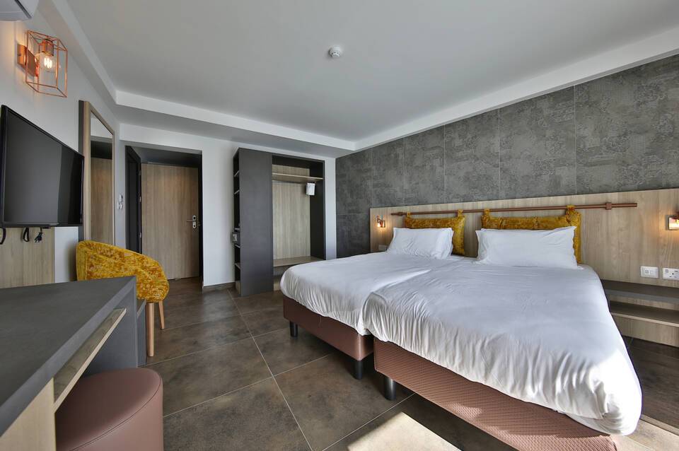 Ivy Hotel 3