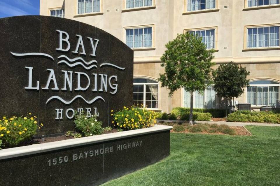 Bay Landing Hotel 2