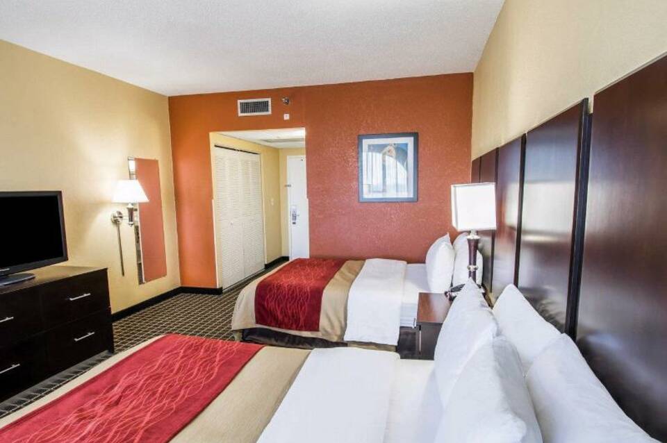 Clarion Inn & Suites Miami Airport 1