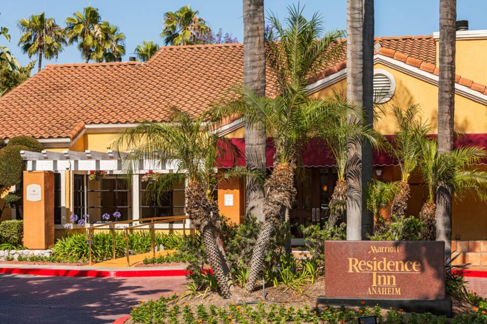 Clementine Hotel & Suites Anaheim 4