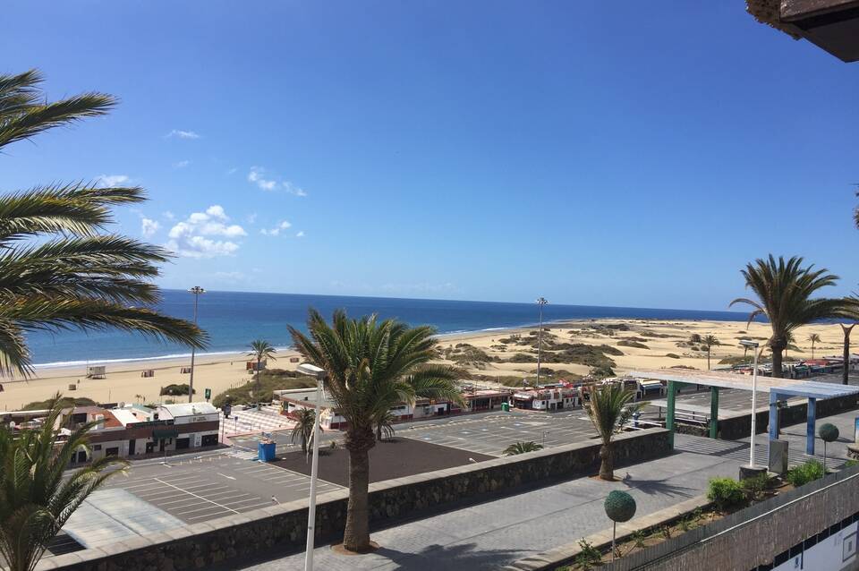 El Paseo 4