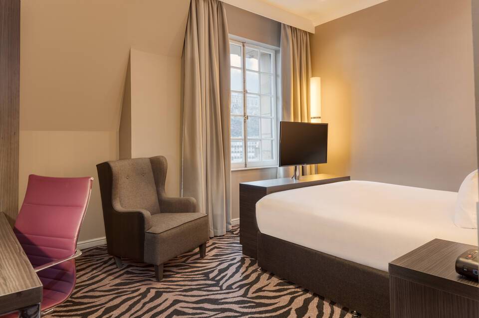 DoubleTree by Hilton Hotel Edinburgh City Centre 1