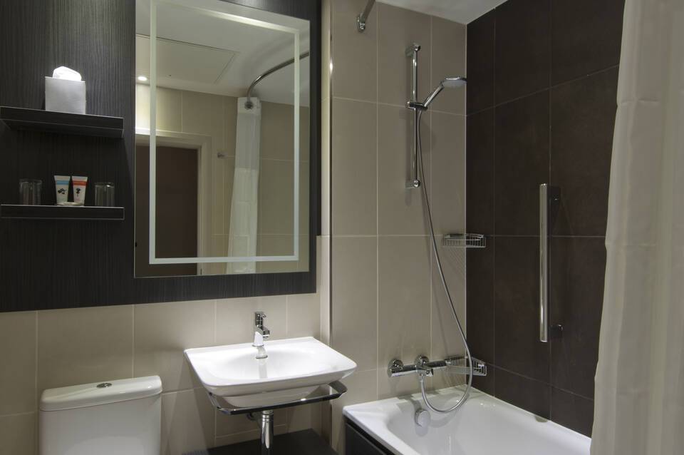 DoubleTree by Hilton Hotel Edinburgh City Centre 5