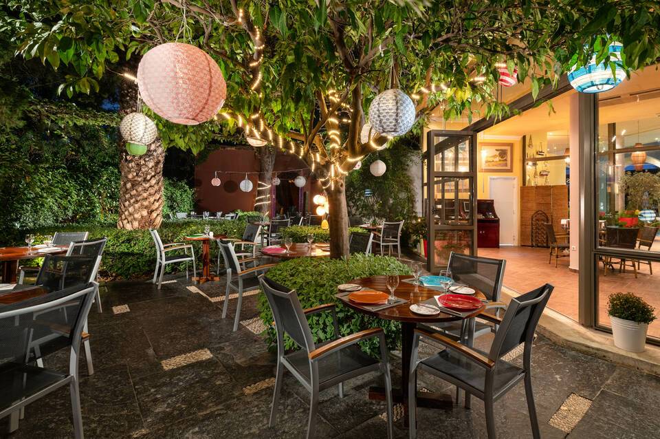 Dionysos Hotel 5