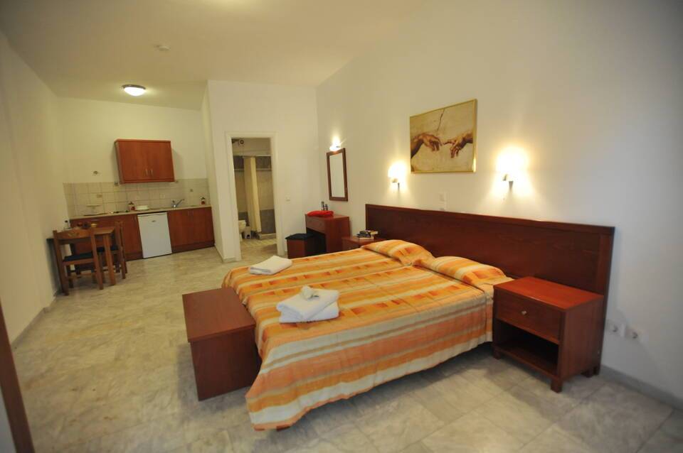 Saint Spiridon Hotel 3