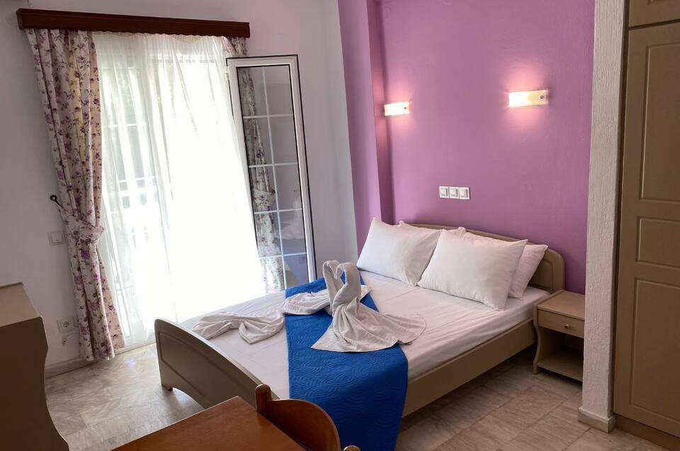 Saint Spiridon Hotel 4