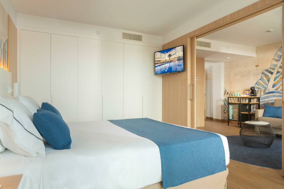 L'Azure Hotel 5