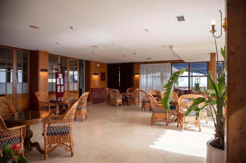 Hotel Roger De Flor By Seleqtta 3