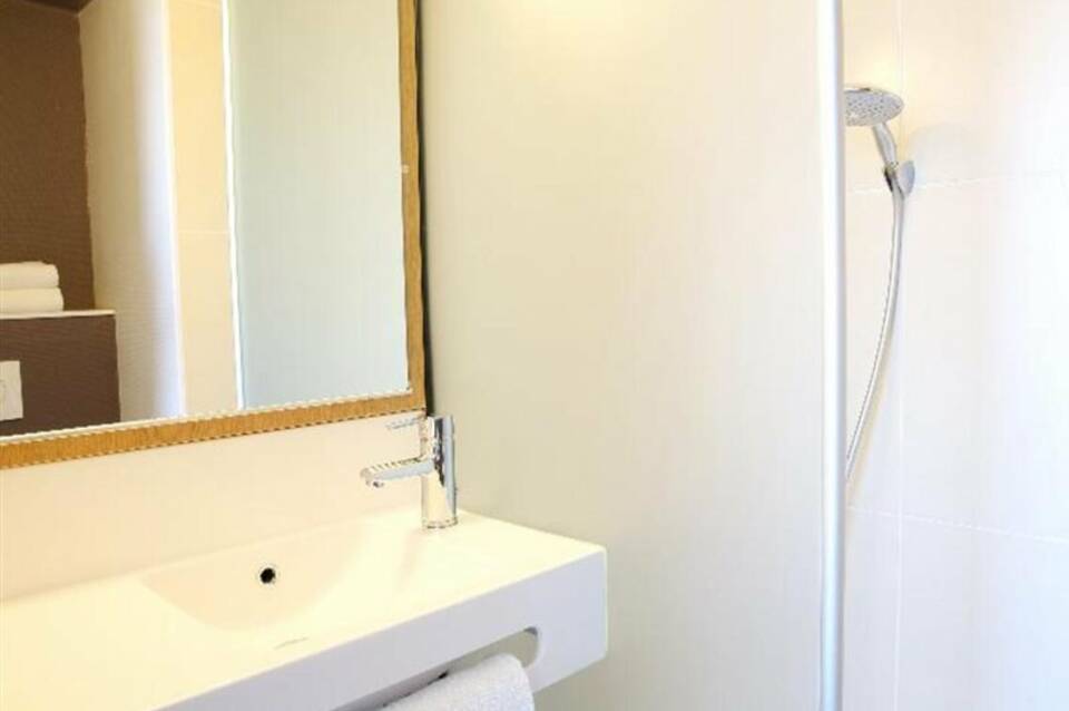 B&B HOTEL Marseille Aéroport Saint-Victoret 5