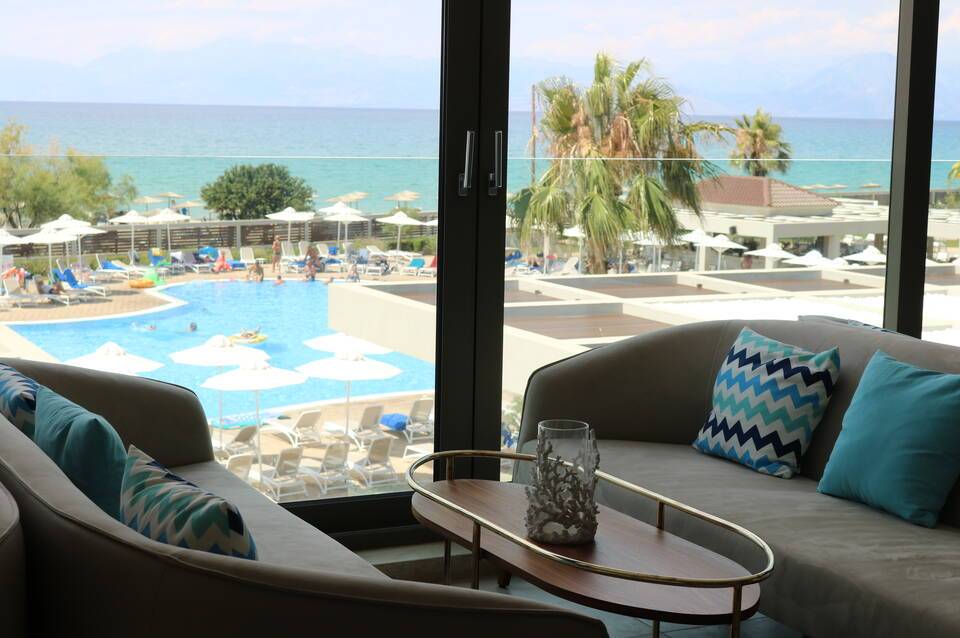 Almyros Beach Resort & Spa 2