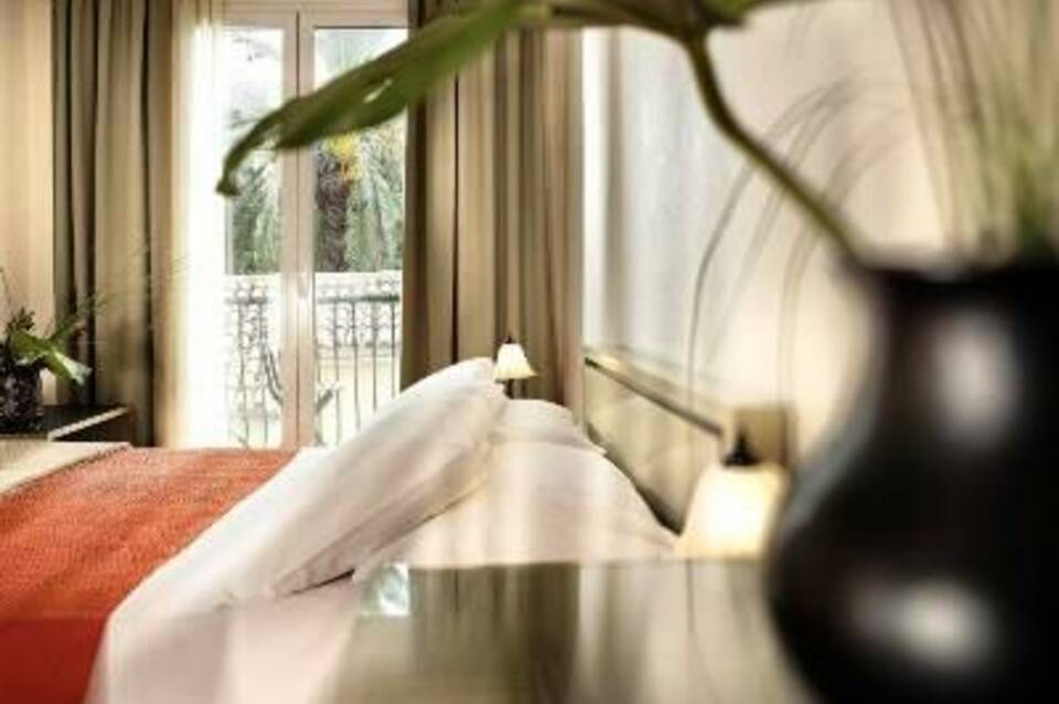 Adrian Hotel Athens 3