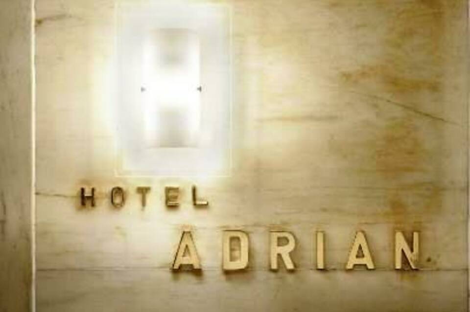 Adrian Hotel Athens 4