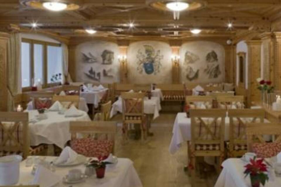 Swiss Alpine Hotel Allalin 4