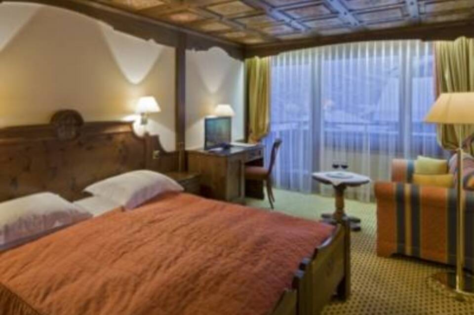 Swiss Alpine Hotel Allalin 5