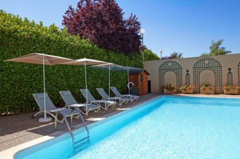 Ibis Beaune Centre 1