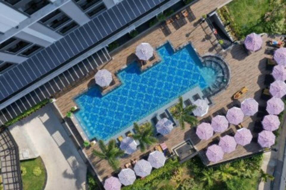 Sawaddi Patong Resort & Spa by Tolani 1