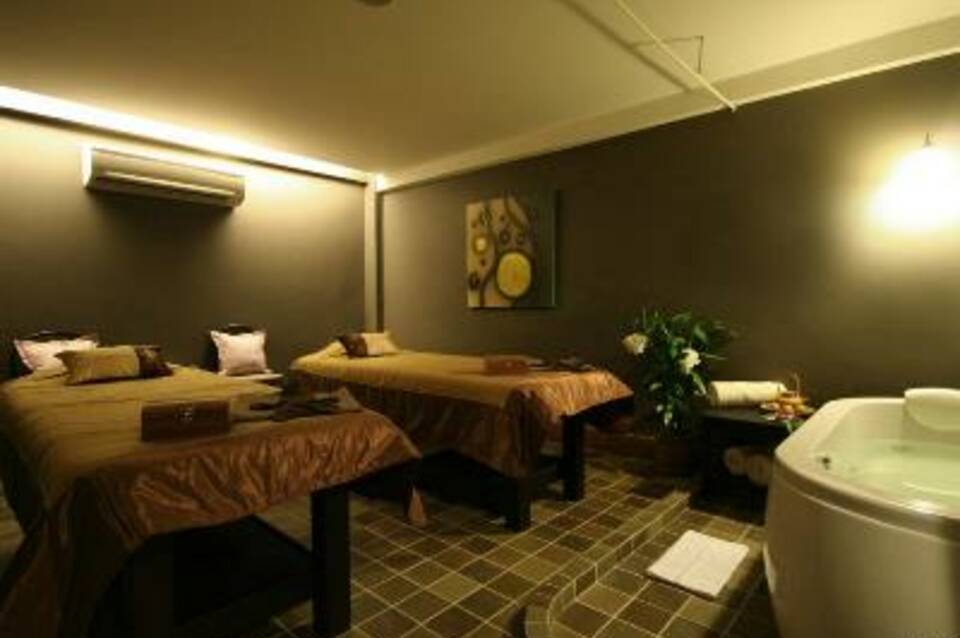 Sawaddi Patong Resort & Spa by Tolani 3