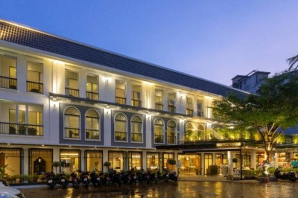 Sawaddi Patong Resort & Spa by Tolani 4