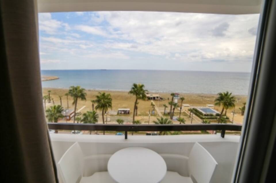 Les Palmiers Beach Hotel 3