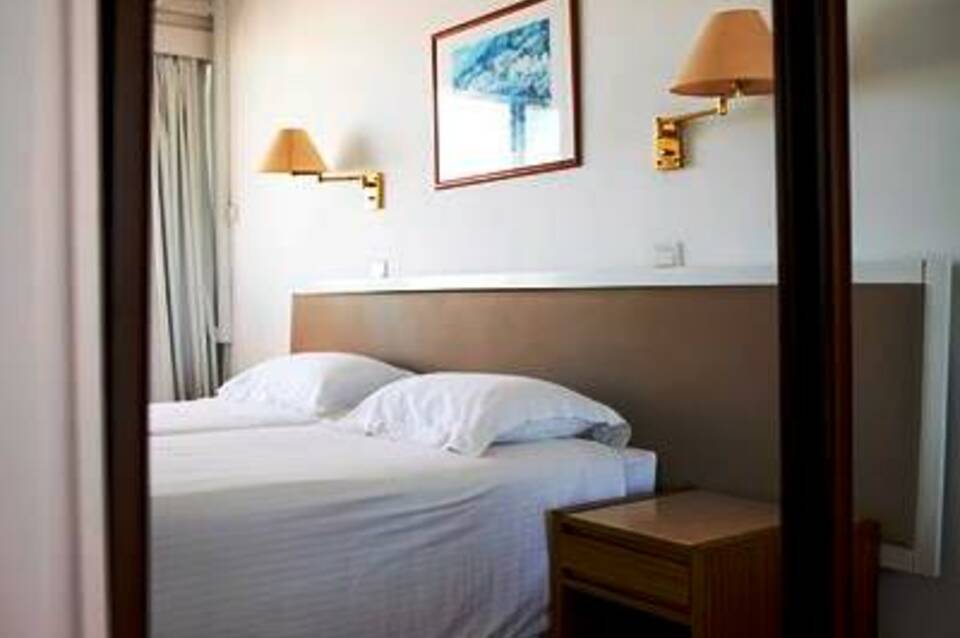 Sun Hall Beach Hotel Apts 2