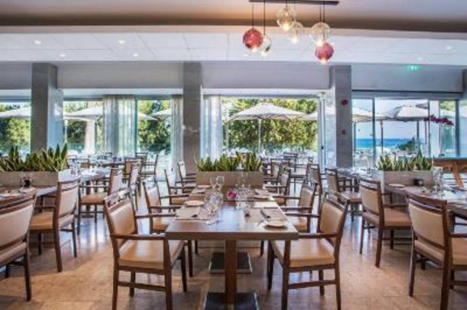 Crowne Plaza Limassol 1