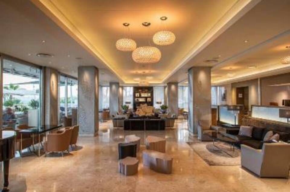 Crowne Plaza Limassol 4