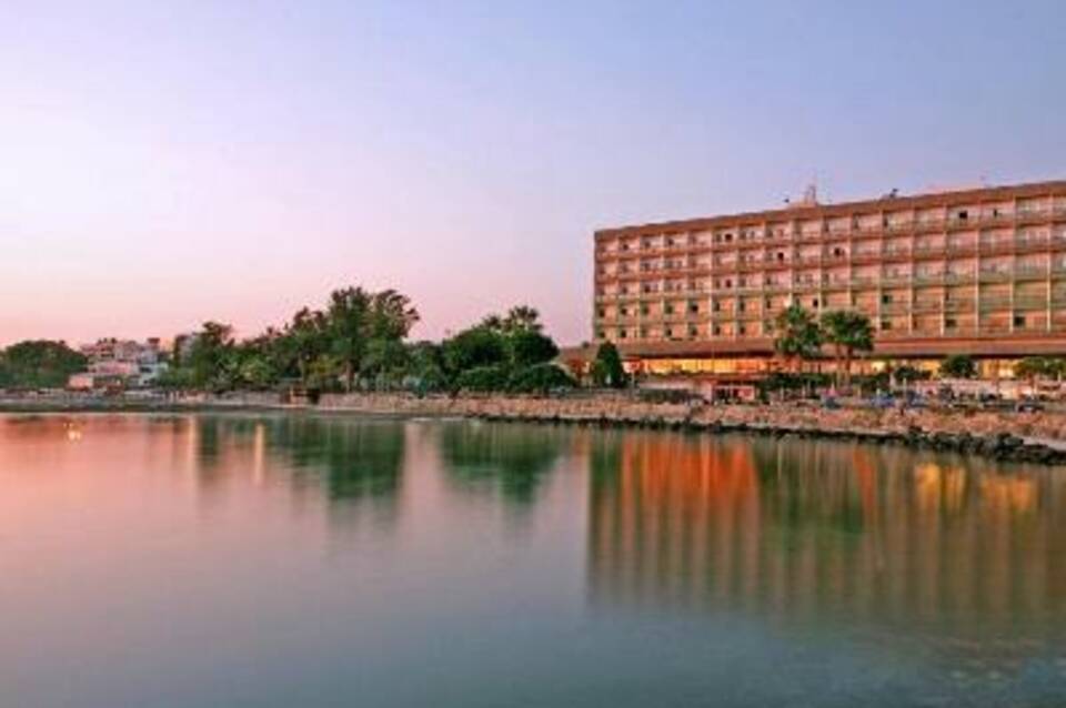 Crowne Plaza Limassol 5