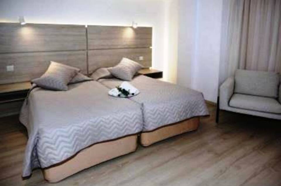Pier Beach Hotel Apts 3