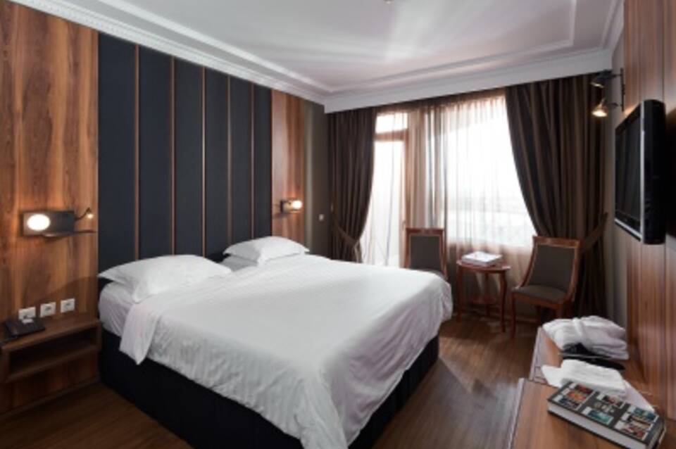 Royal Hotel 2