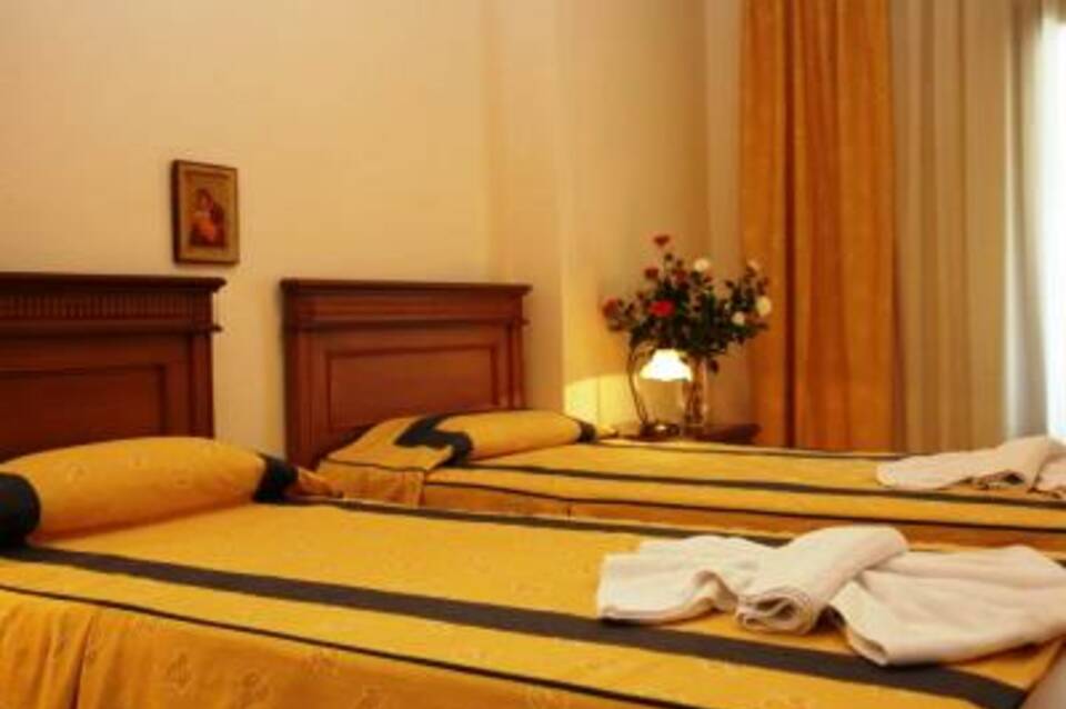 Hotel Famissi 1