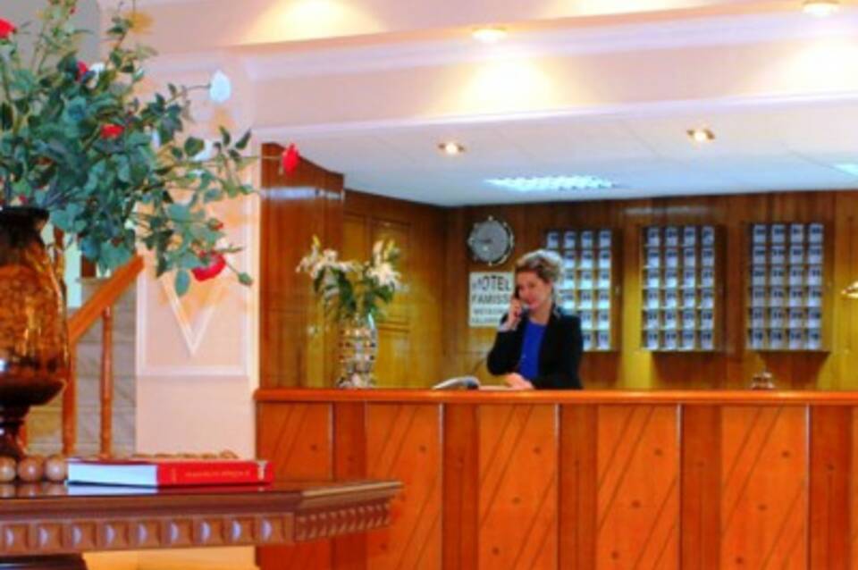 Hotel Famissi 5