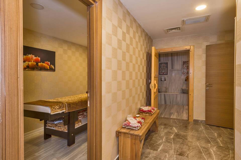 Grand Pamir Hotel 1