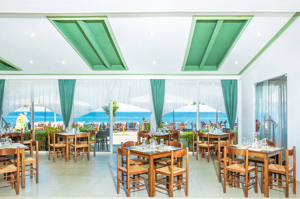 Xenios Dolphin Beach Hotel 3
