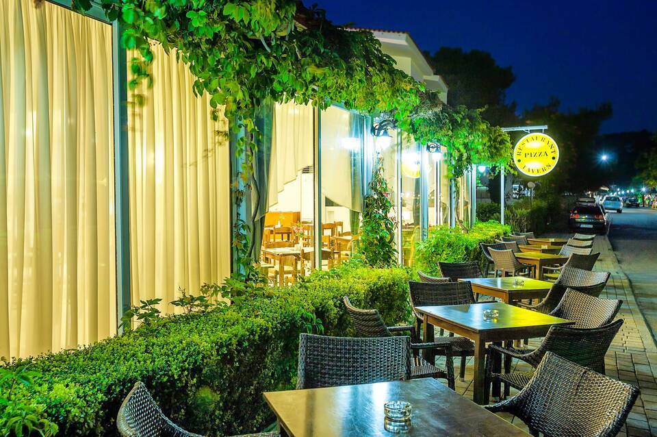 Xenios Dolphin Beach Hotel 4