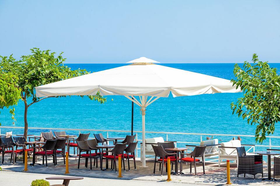 Xenios Dolphin Beach Hotel 1