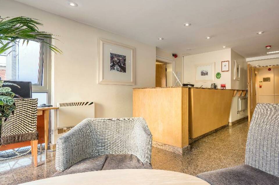 Holyrood Aparthotel 4
