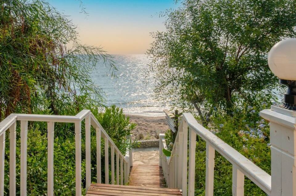 Flora Garden Beach 5