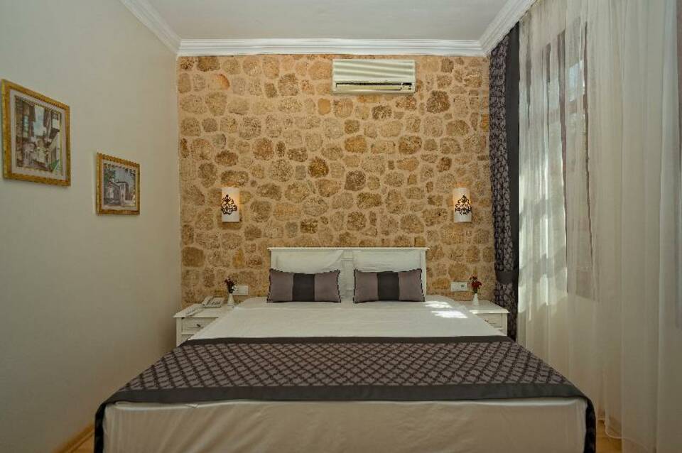 Argos Hotel 1