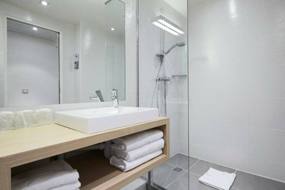 Hotel Kyriad Paris 18 - Porte de Clignancourt - Montmartre 1