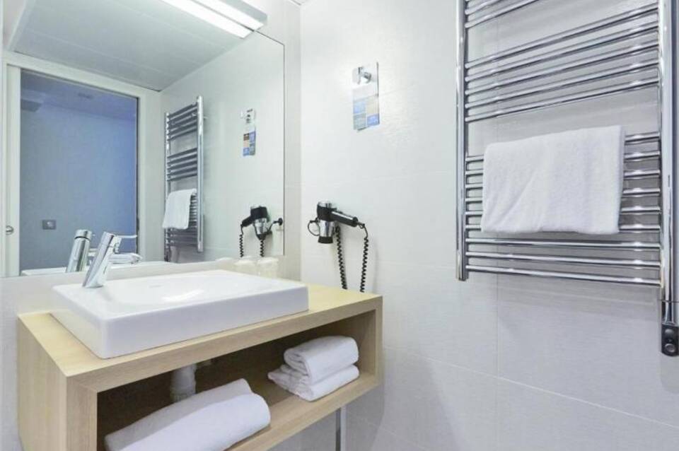 Hotel Kyriad Paris 18 - Porte de Clignancourt - Montmartre 2