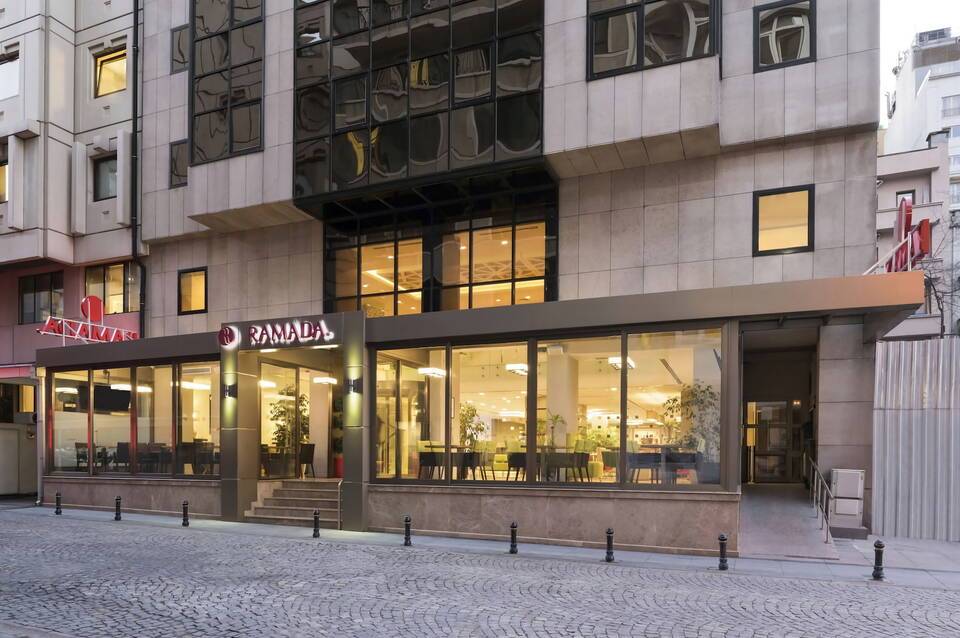 Ramada By Wyndham Istanbul Taksim 3