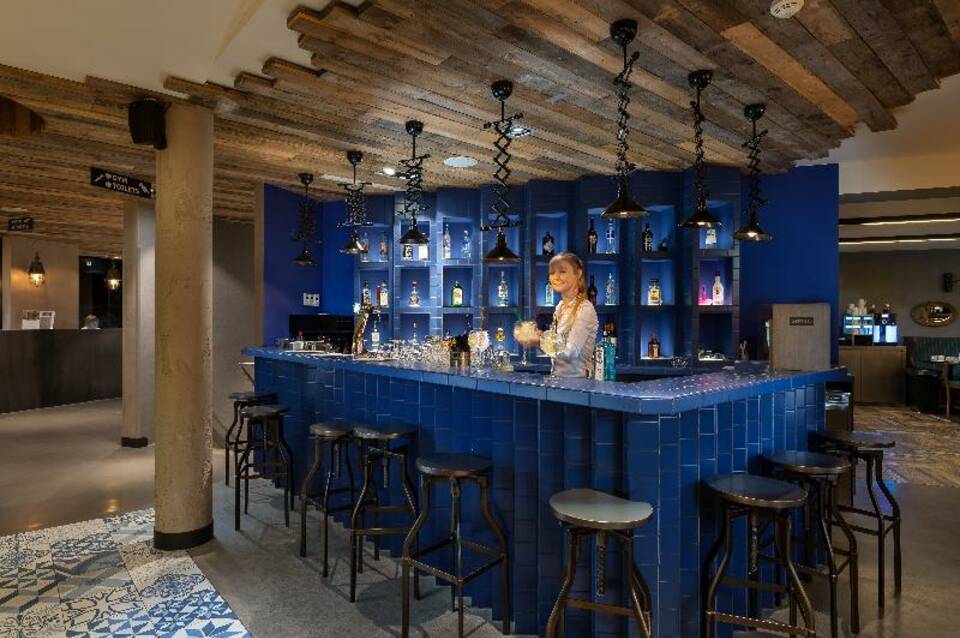 Urban Lodge Hotel 4