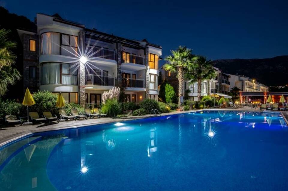 Azure Palm Resort 3