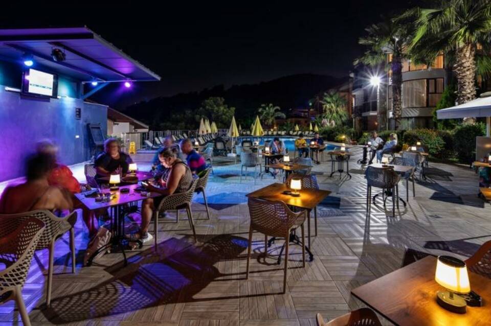 Azure Palm Resort 4