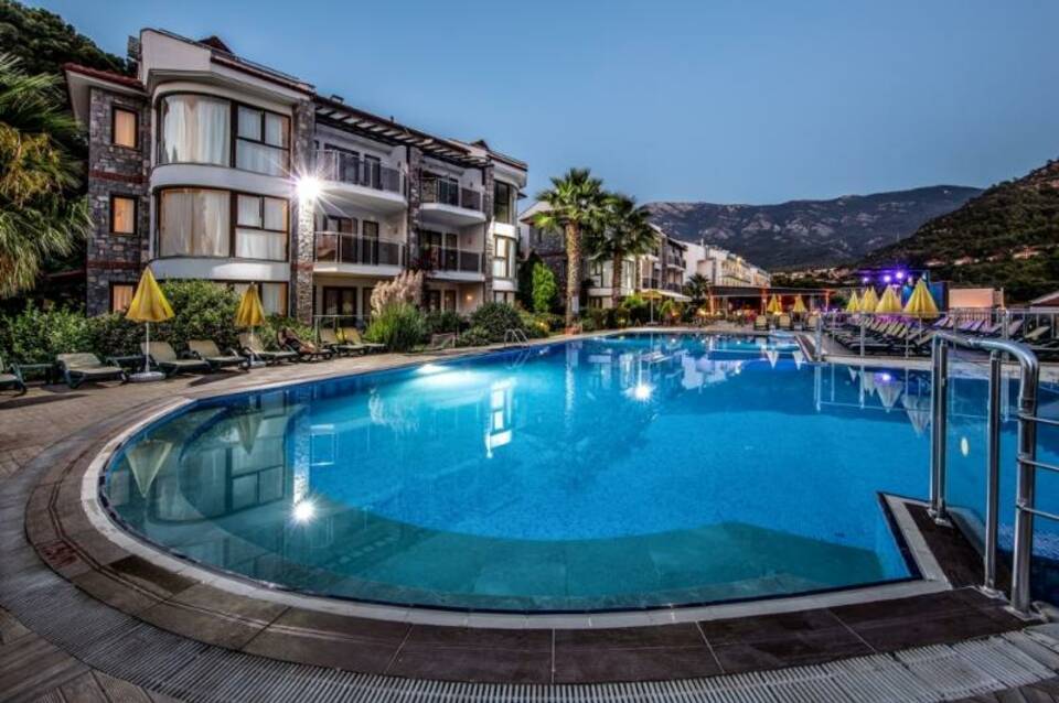 Azure Palm Resort 5
