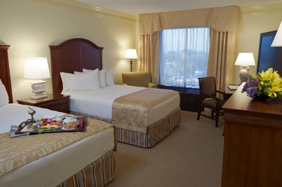Rosen Plaza Hotel 4