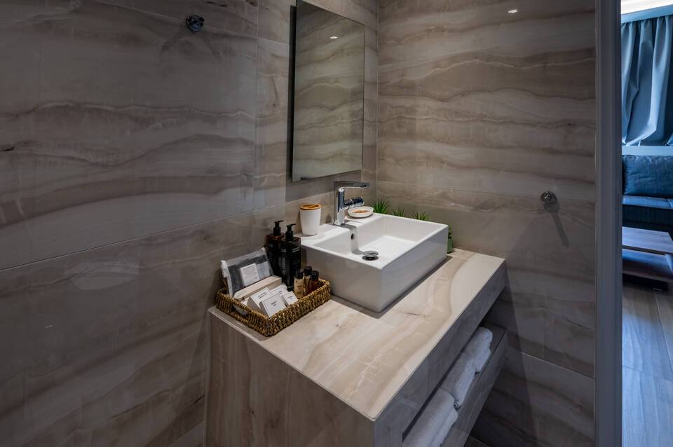 Nicolas Grand Suites 1