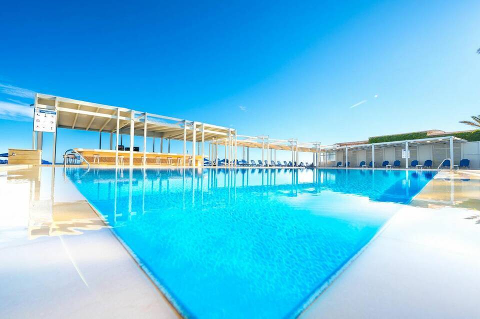 Adele Beach Hotel 1