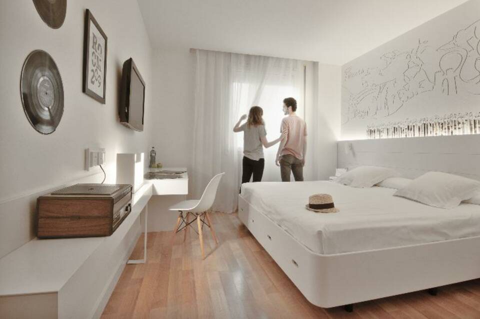 Pol & Grace Hotel 5